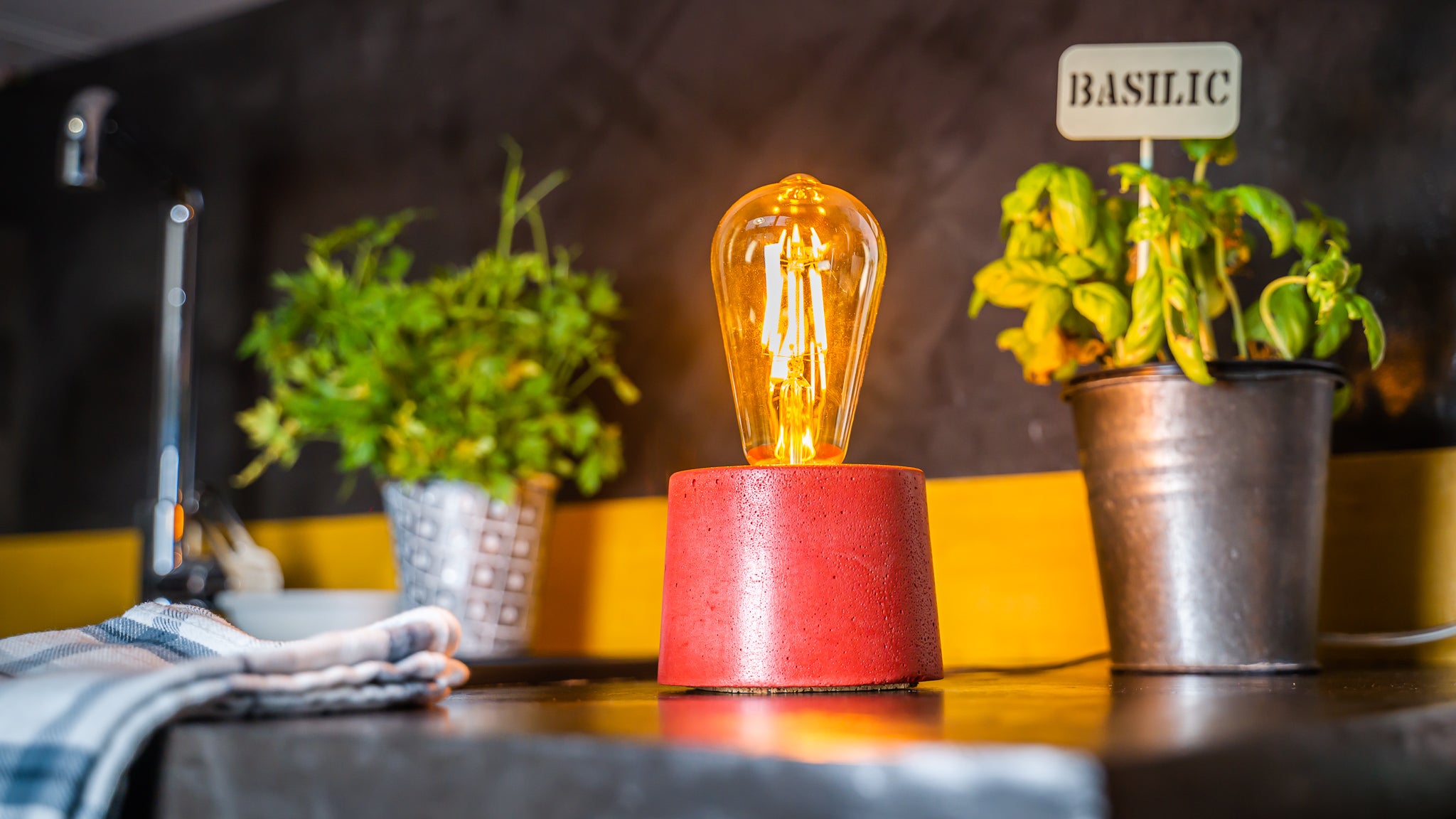 Lampe Cylindre - Béton Rouge