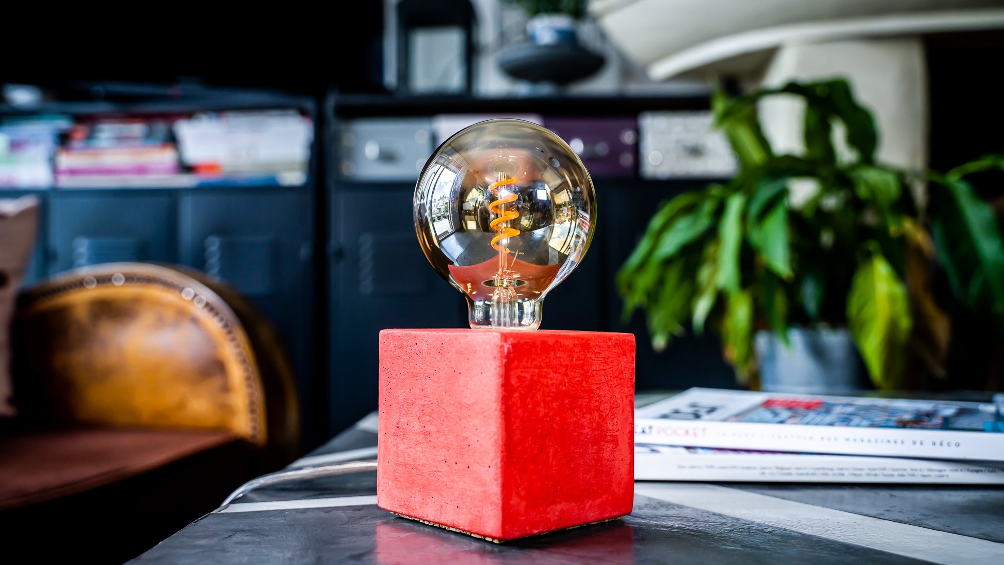 Lampe Cube - Béton Rouge