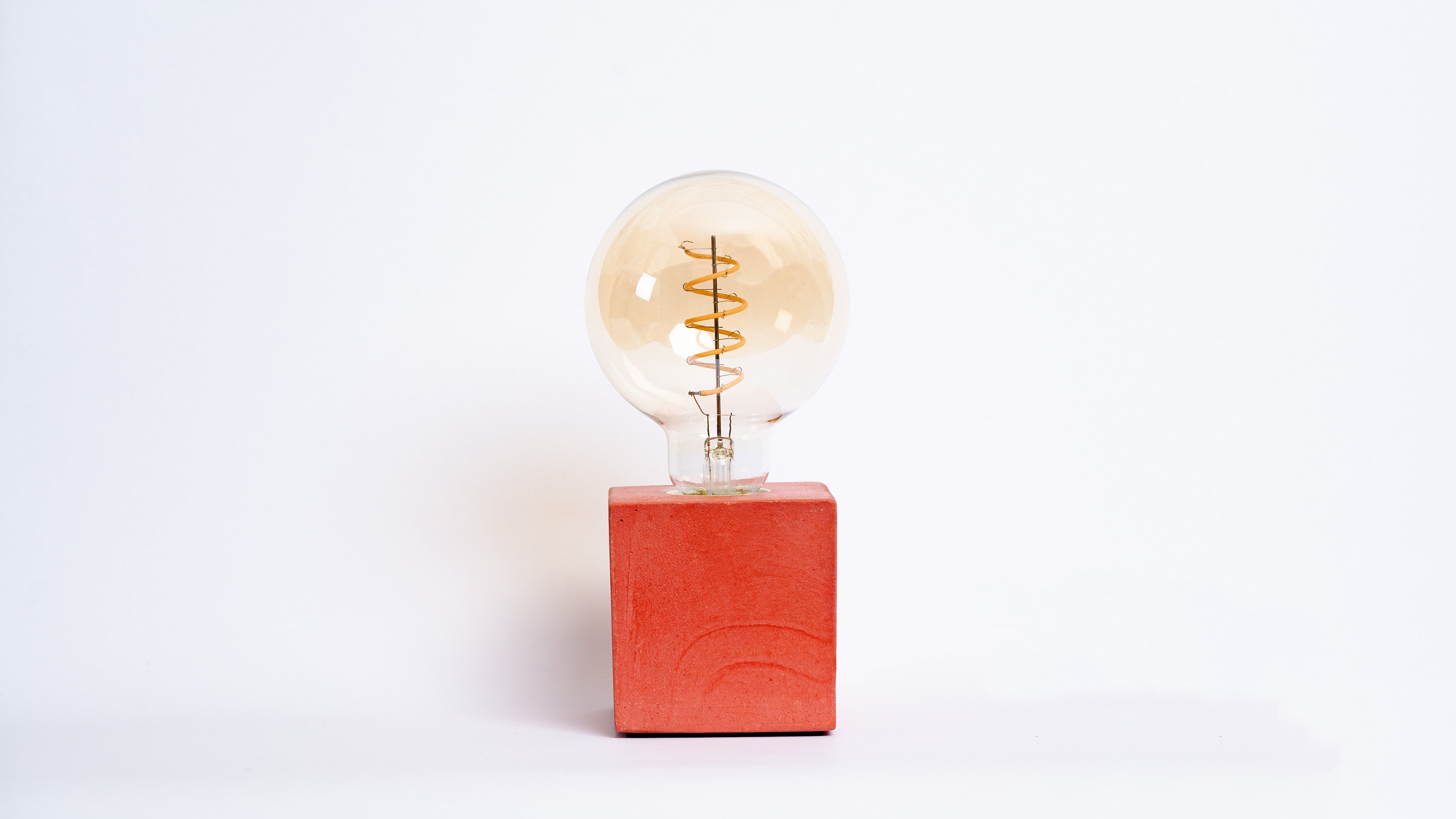Lampe Cube - Béton Rouge