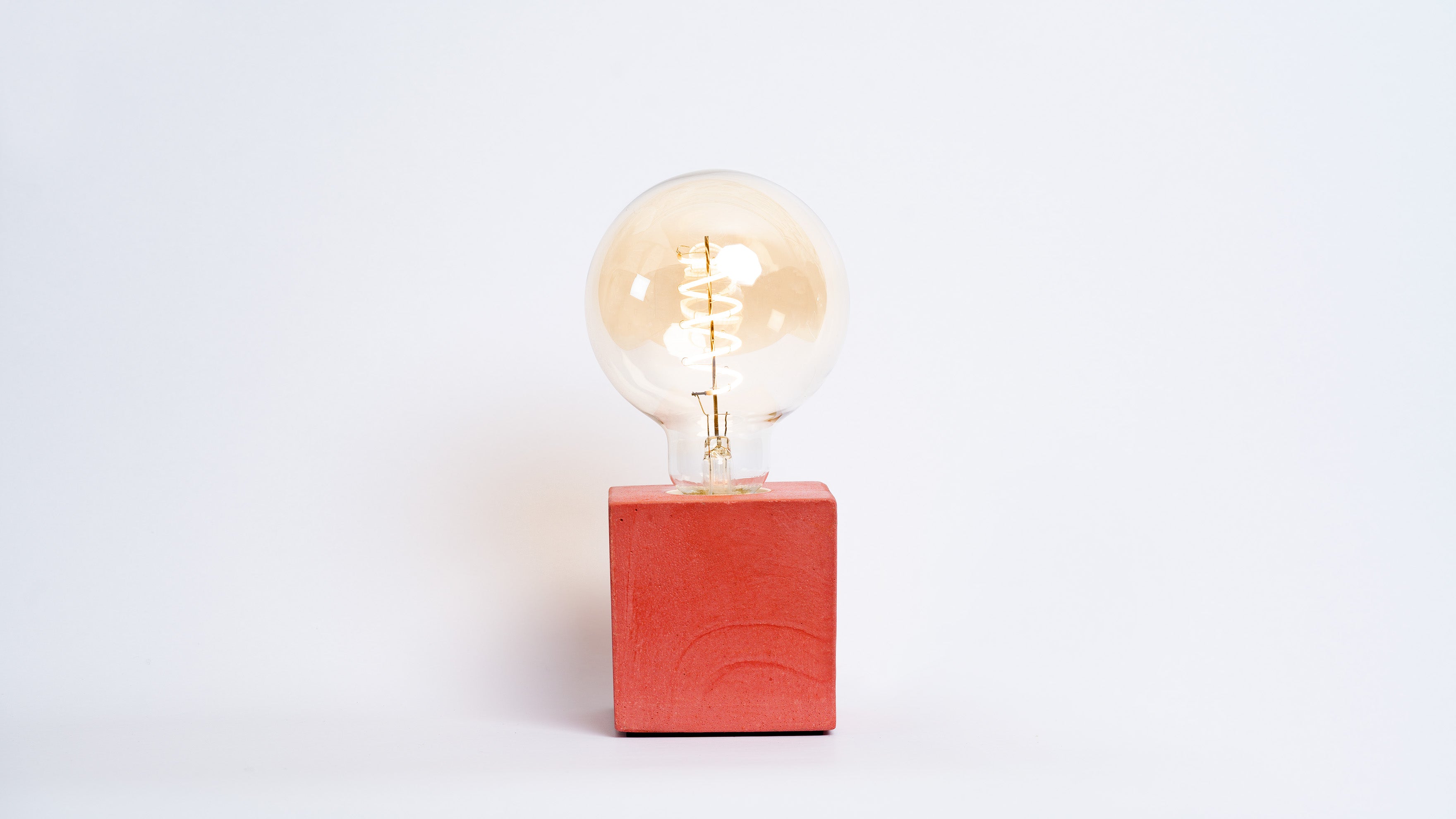 Lampe Cube - Béton Rouge