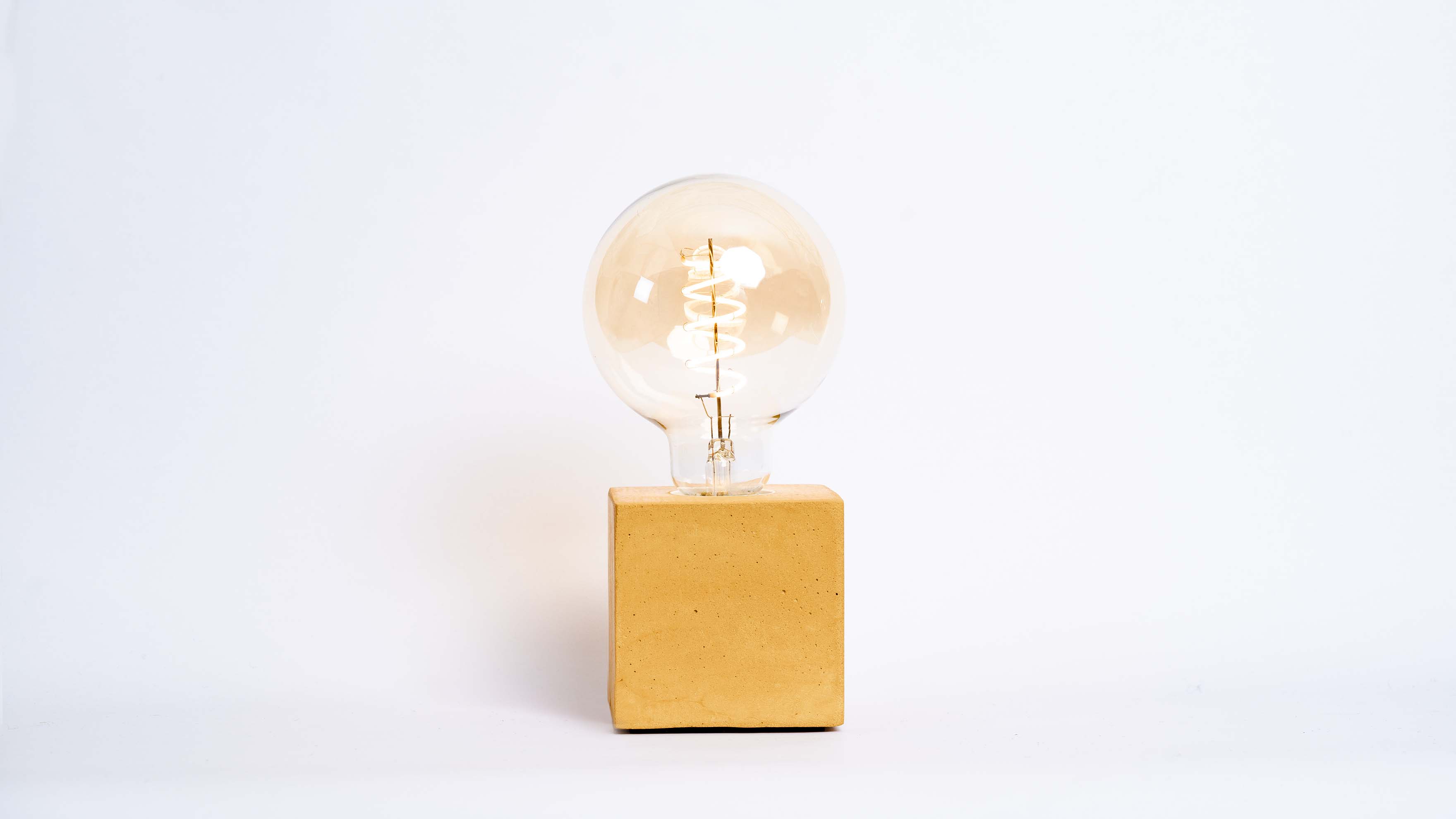 Lampe Cube - Béton Jaune