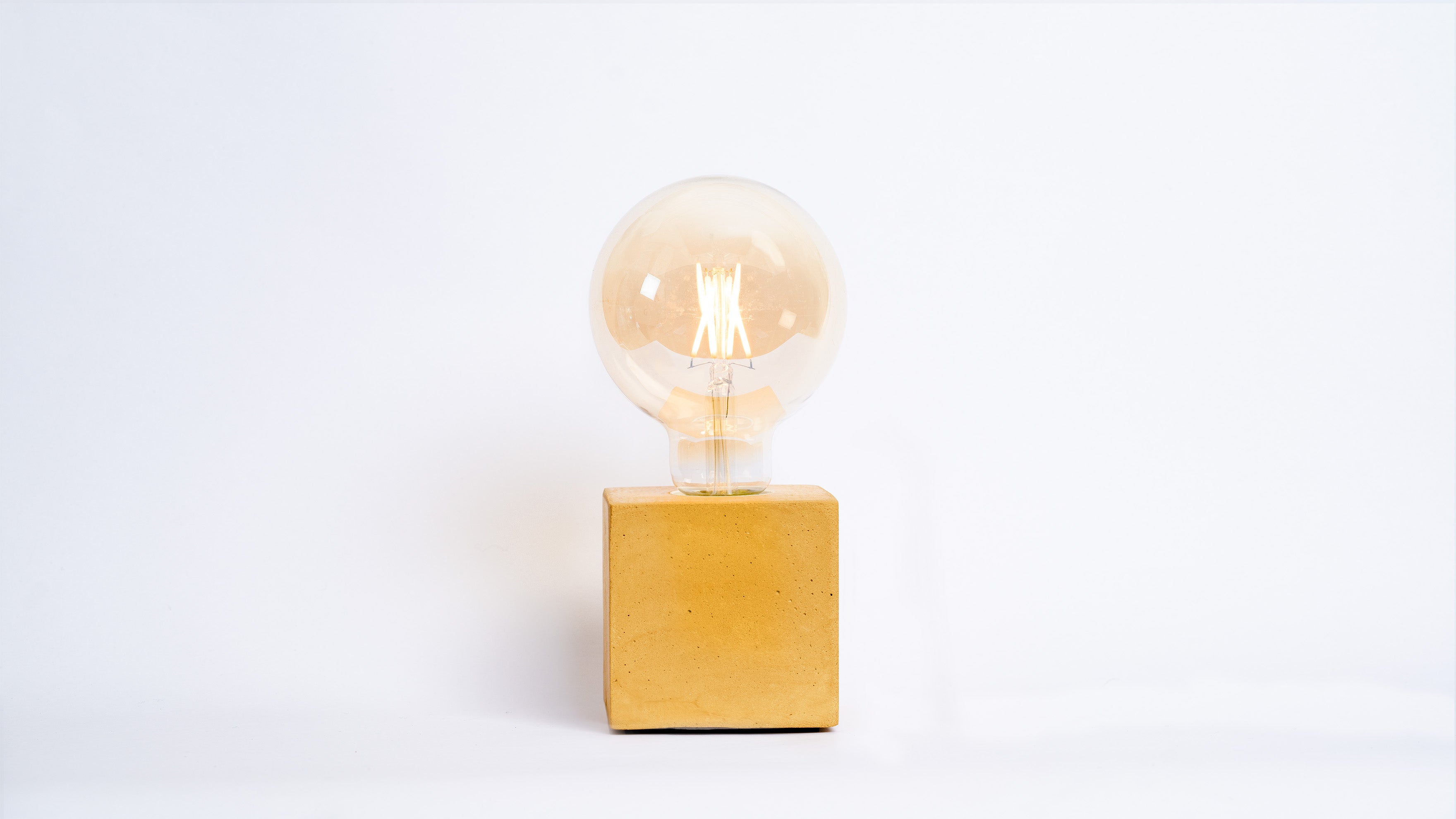 Lampe Cube - Béton Jaune
