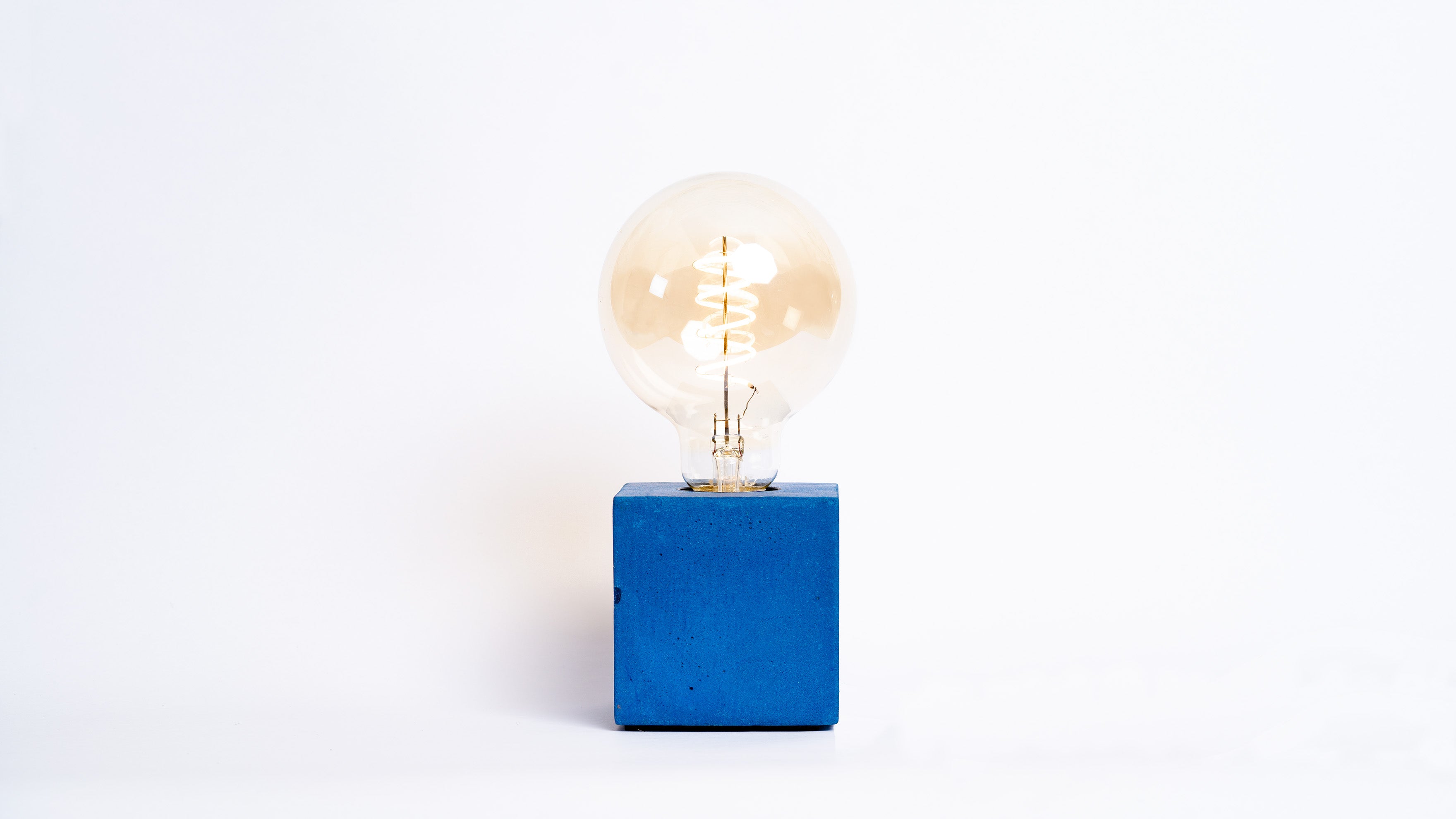 Lampe Cube - Béton Bleu Pétrole