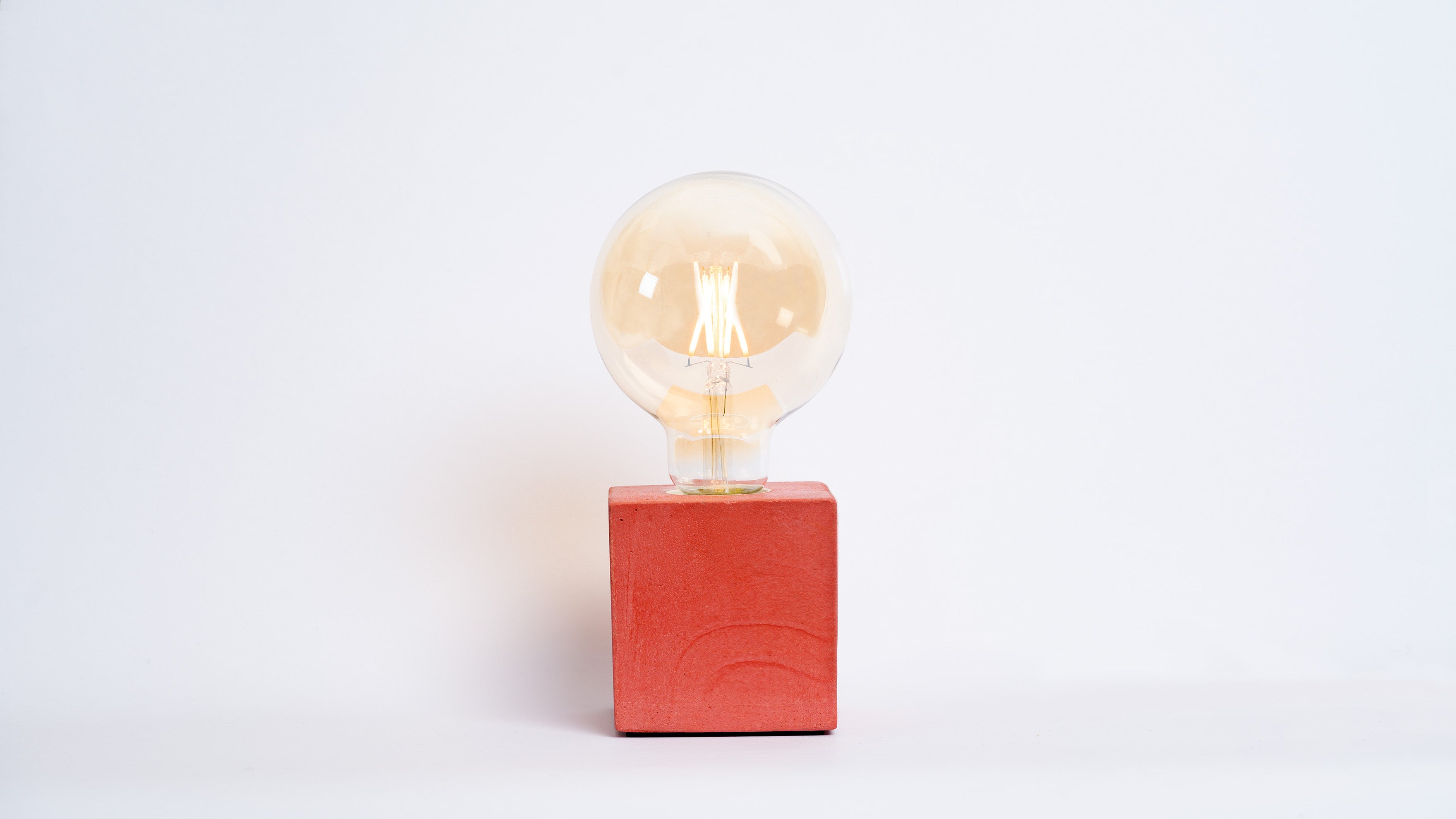 Lampe Cube - Béton Rouge