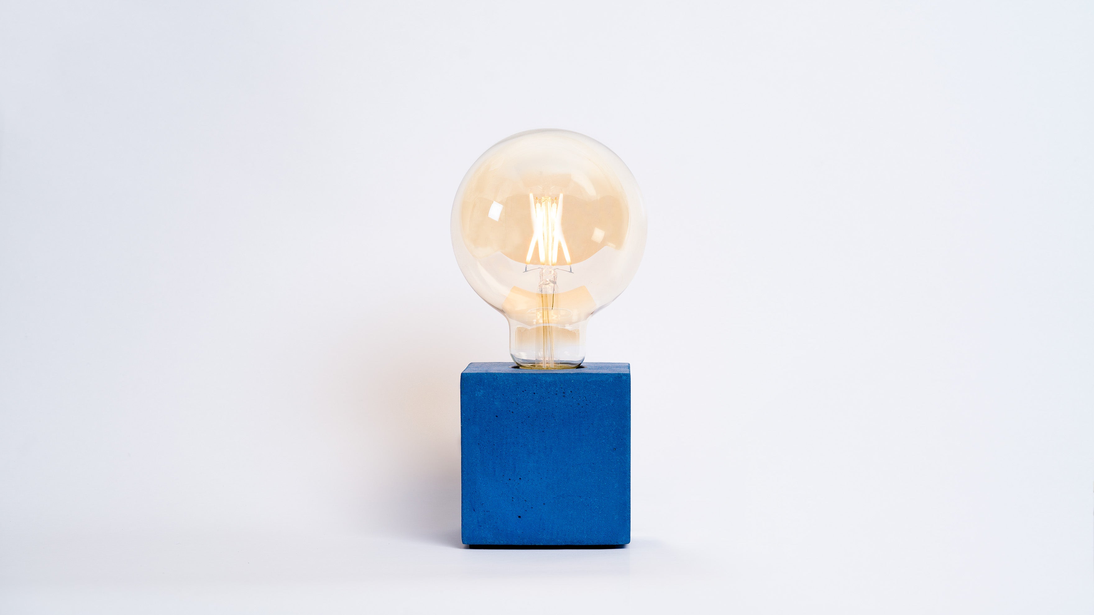 Lampe Cube - Béton Bleu Pétrole
